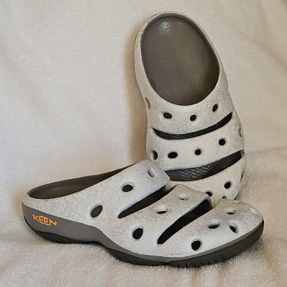 Keen Yogui Arts Clog Hawaiian Floral Mens 8 Womens 10 Sandals Slip On White Gray - Picture 1 of 15